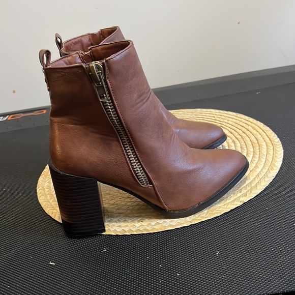 StreetWear Society Chunky Block Heel Ankle Booties Size 6 - Picture 9 of 11